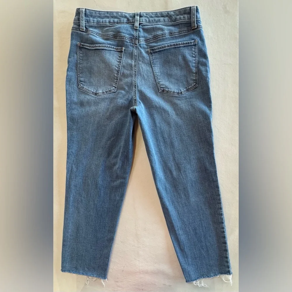 TALBOTS Straight Leg Crop Jeans Raw Hem Lenox Wash (6) - Picture 4 of 17